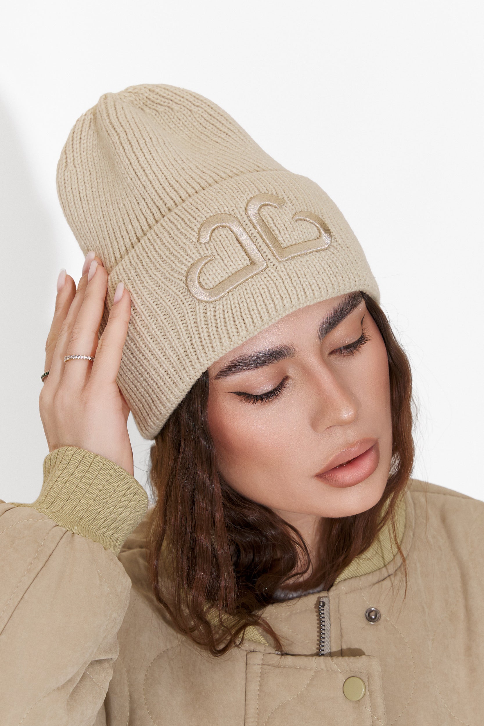 Priložnostna bež Tausia Bogas dama kapa Beanie